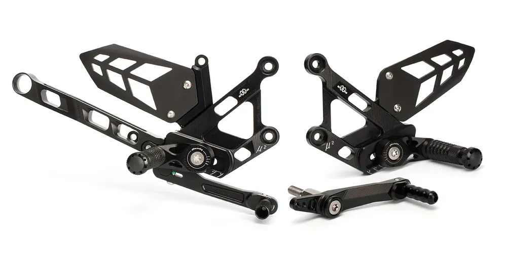 Gilles Fußrastenanlage MUE2 verstellbar ABE passend für Yamaha MT-10 / SP (RN45) - Modelle (2016-2021) Bestpreis