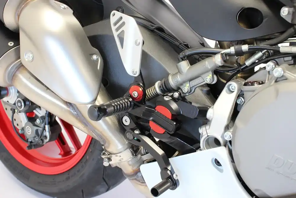 Gilles Fußrastenanlage VCR38GT verstellbar ABE passend für Ducati 959 Panigale / Panigale V2 - Modelle Top-Angebot